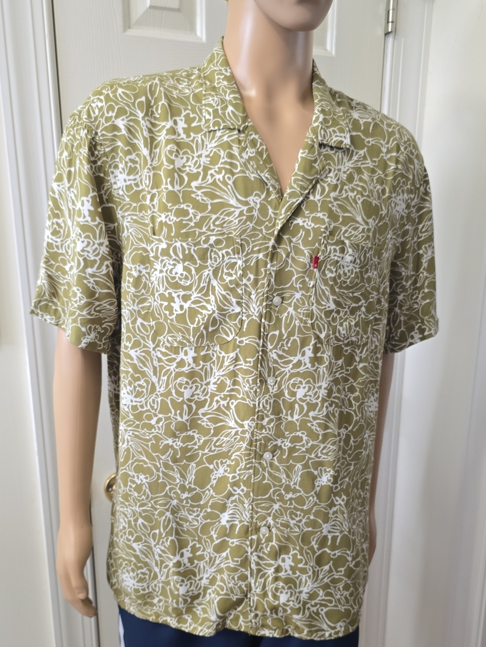 LEVI'S BRAND MENS GREEN FLORAL TROPICAL SHORT SLEEVES FRONT BUTTON SHIRT LARGE